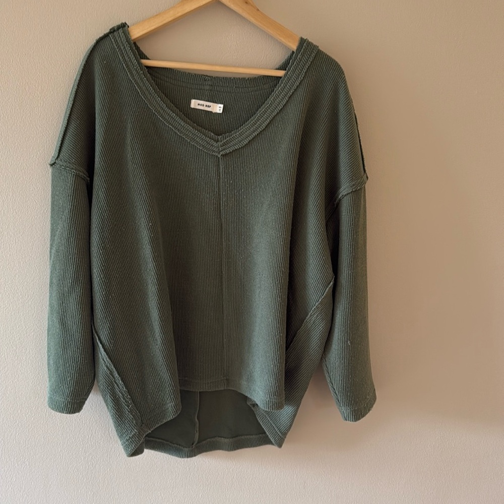 Green v-neck casual sweater size from nordstrom rack brand Mod Ref